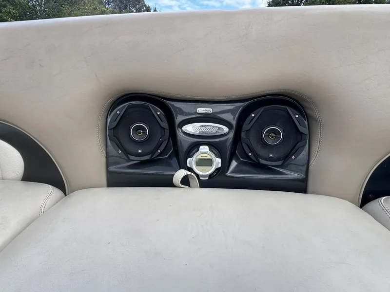 Slide: The Image of The image shows the audio system of a 2007 Malibu Wakesetter 23 LSV with two speakers. - 8