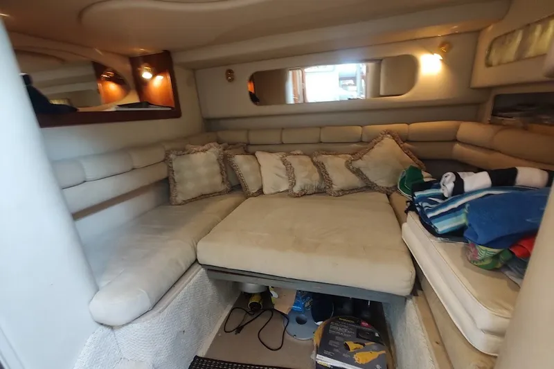 Slide: The Image of Interior of 2000 Sea Ray Sundancer 400 yacht with cozy seating and cushions. - 21