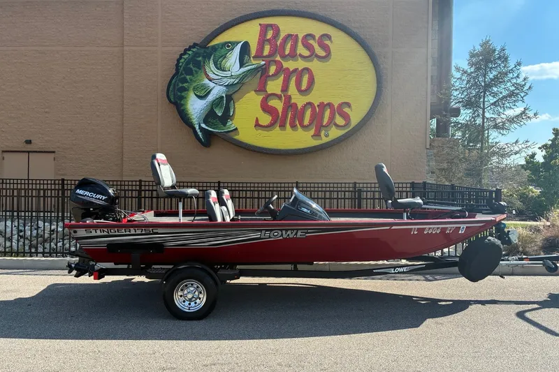The Image of 2019 Lowe Stinger 175C boat parked outside Bass Pro Shops. - 1