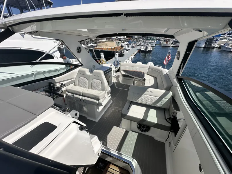 Slide: The Image of Sea Ray Sundancer 320 Outboard 2023 - 13