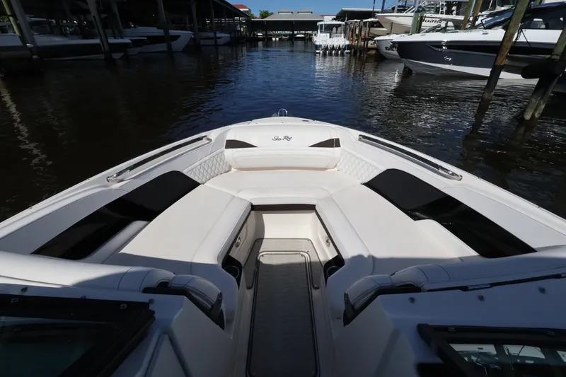 Slide: The Image of Sea Ray SLX 260 Outboard 2026 - 12