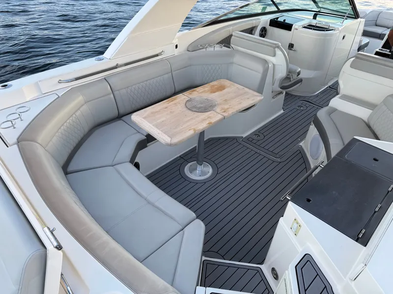 Slide: The Image of Sea Ray SLX 350 Outboard 2020 - 10
