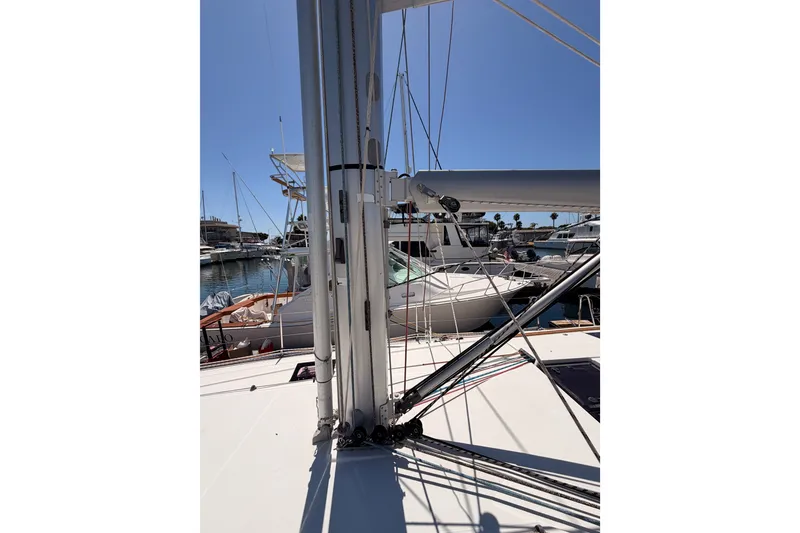 Slide: The Image of 2014 Jeanneau Sun Odyssey 509 sailboat mast and rigging in marina. - 43