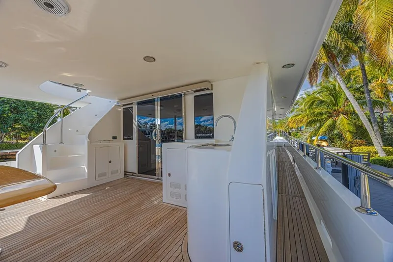 Slide: The Image of Spacious deck of 2010 Ocean Alexander 74 Motoryacht with tropical palm view. - 24