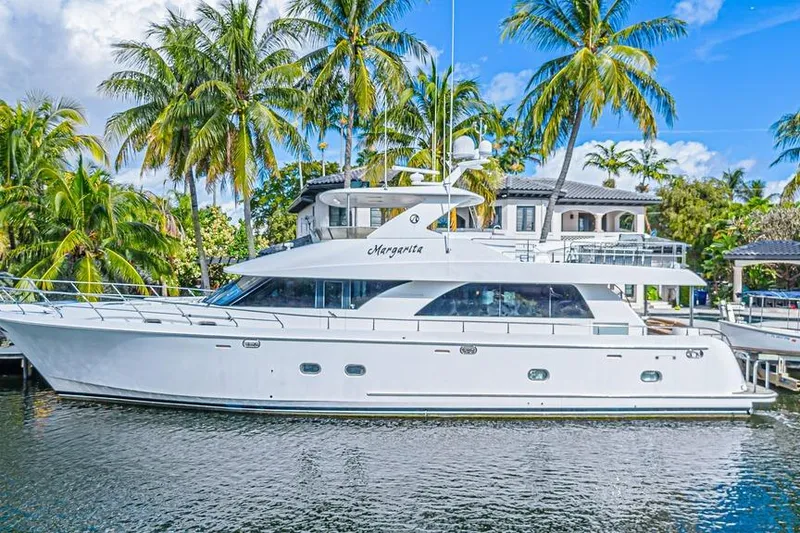 Slide: The Image of Yate Ocean Alexander 74 de 2010 con fondo tropical. - 2