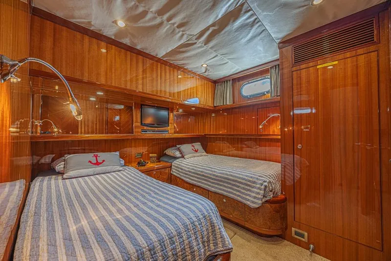 Slide: The Image of Luxuriöse Kabine in der Ocean Alexander 74 Motoryacht 2010. - 46