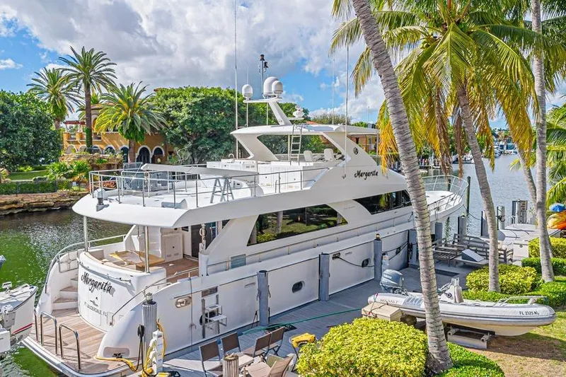 Slide: The Image of Yate Ocean Alexander 74 de 2010 atracado en entorno tropical. - 9