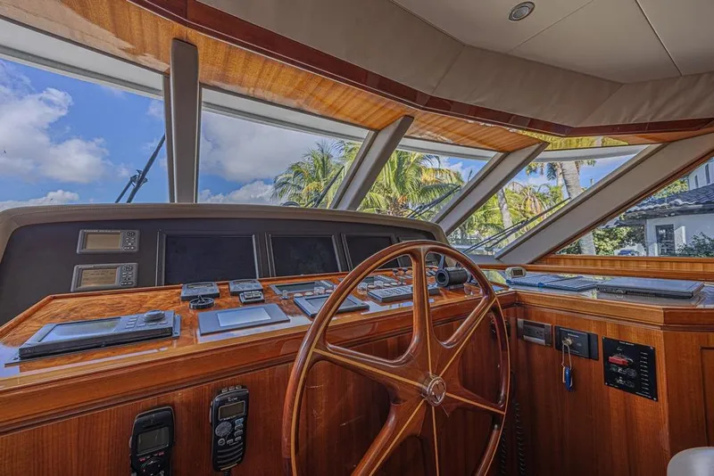 Slide: The Image of Timone del Ocean Alexander 74 Motoryacht 2010 con finitura in legno. - 42