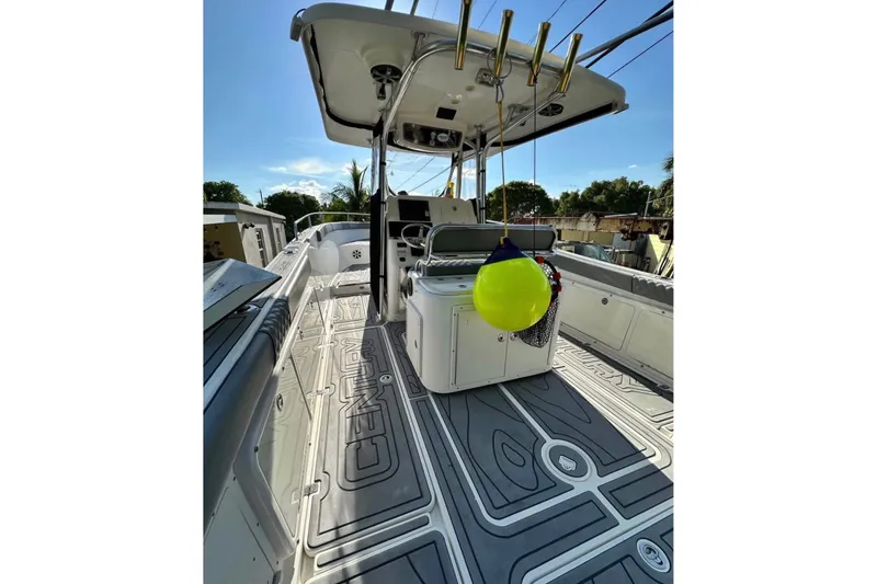 Slide: The Image of 2006 Century 3200 Center Console boat with spacious deck and modern features. - 10