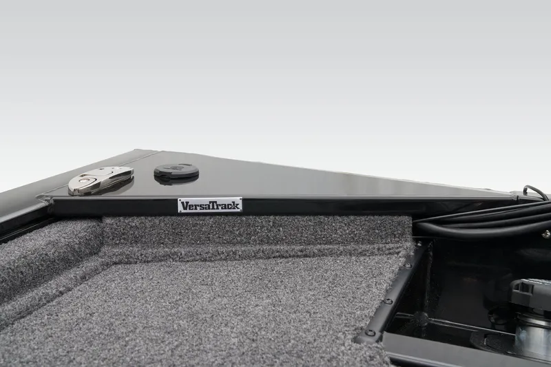 Slide: The Image of Tracker Pro 170 2026 - 43