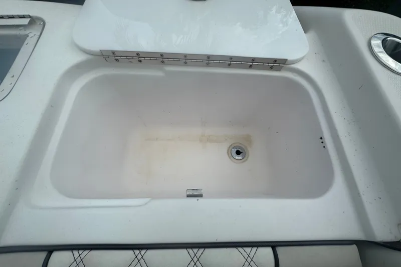 Slide: The Image of Livewell compartment on a 2011 Donzi 29 ZF Open boat. - 19