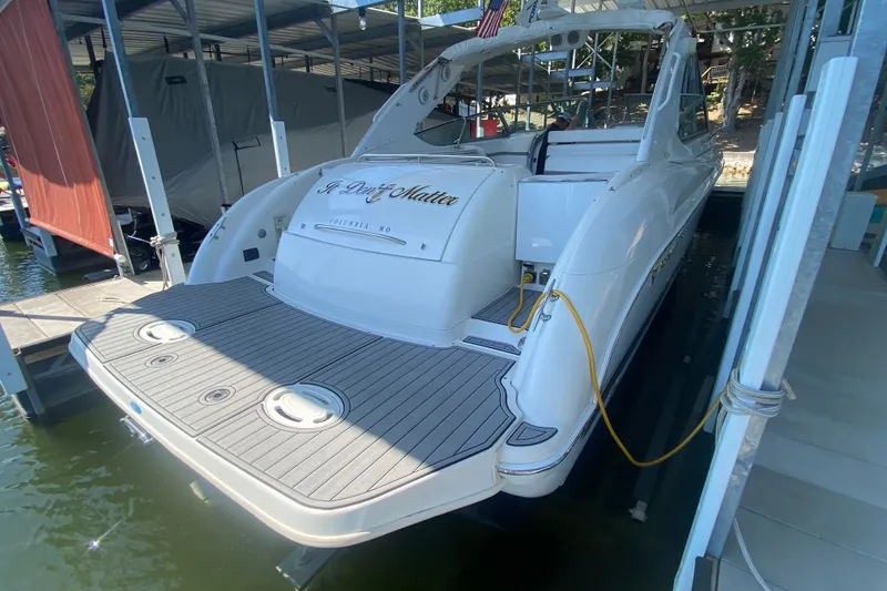 Slide: The Image of 2000 Formula 400 Super Sport boat docked in marina, rear view. - 6