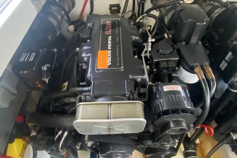 Slide: The Image of Volvo Penta engine in a 2000 Formula 400 Super Sport boat, showcasing electronic fuel injection. - 48