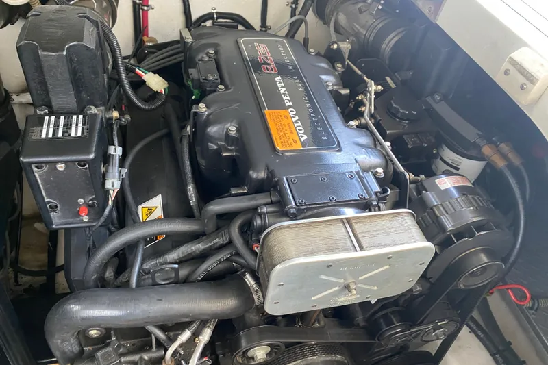 Slide: The Image of Engine of a 2000 Formula 400 Super Sport boat, featuring Volvo Penta technology. - 49