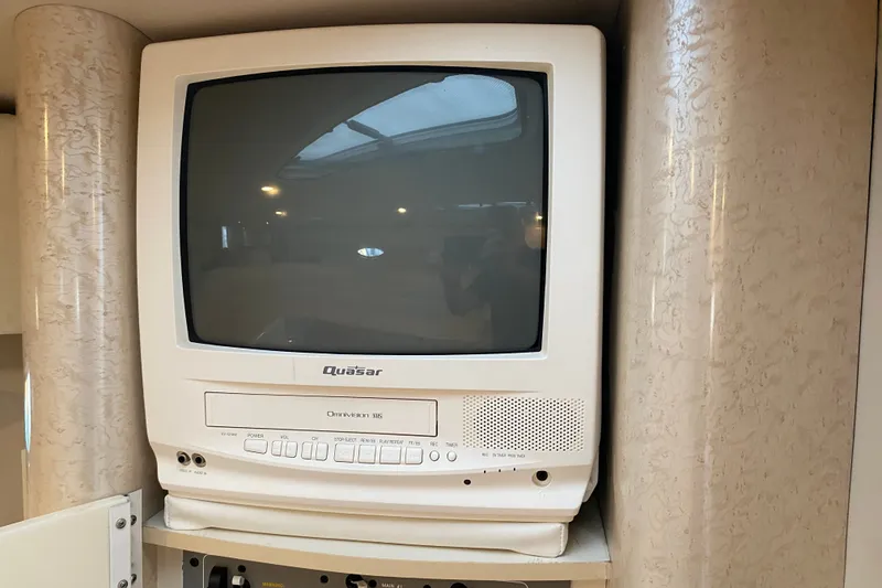 Slide: The Image of Vintage Quasar TV in a 2000 Formula 400 Super Sport boat interior. - 34