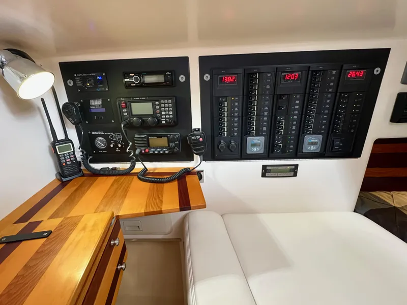 Slide: The Image of Navigations- und Kommunikationssysteme in einer Reliance 44 Yacht von 2011. - 8