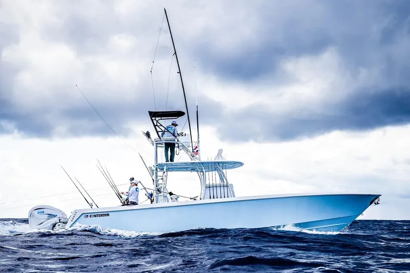 The Image of Bateau Contender 39 ST 2026 naviguant en mer agitée. - 0