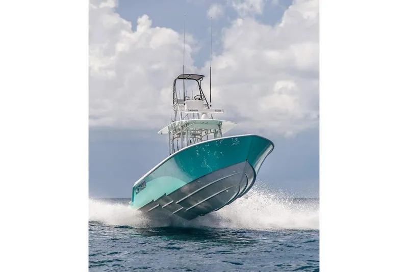 Slide: The Image of Barco Contender 39 ST 2026 navegando en aguas abiertas. - 4