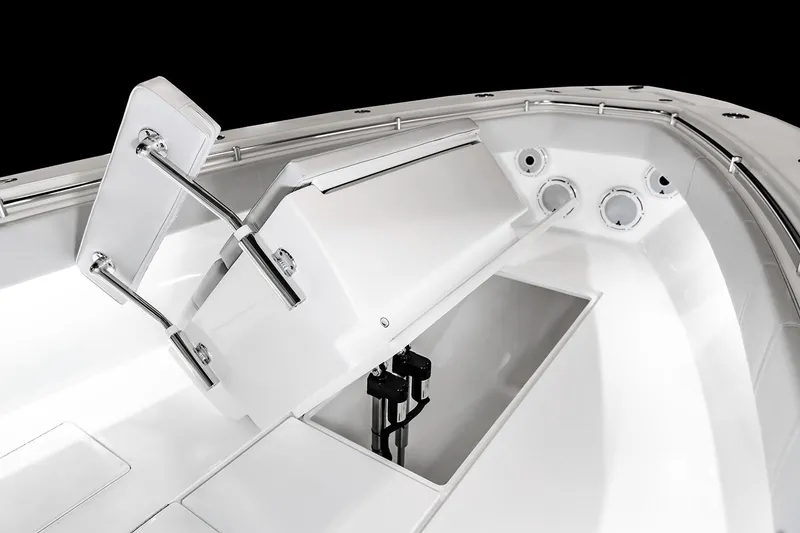 Slide: The Image of Contender 39 ST 2026 Boot, Innenansicht mit Stauraum und Lautsprechern. - 5