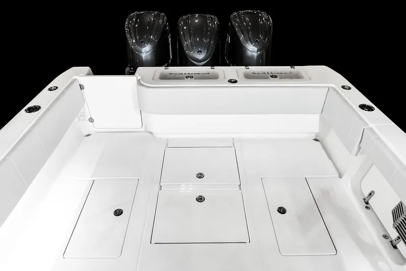 Slide: The Image of Barca Contender 39 ST 2026 con tre motori fuoribordo. - 8