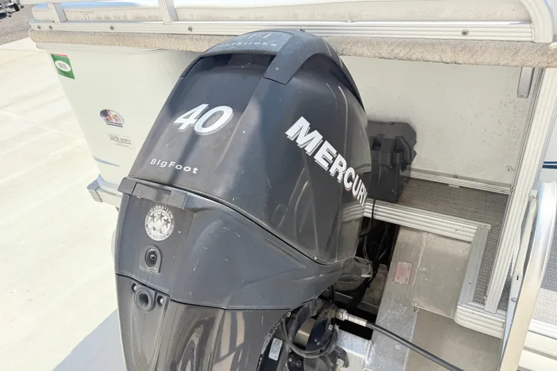 Slide: The Image of Mercury 40 BigFoot outboard motor on 2009 Crest 20 Caribbean boat. - 12