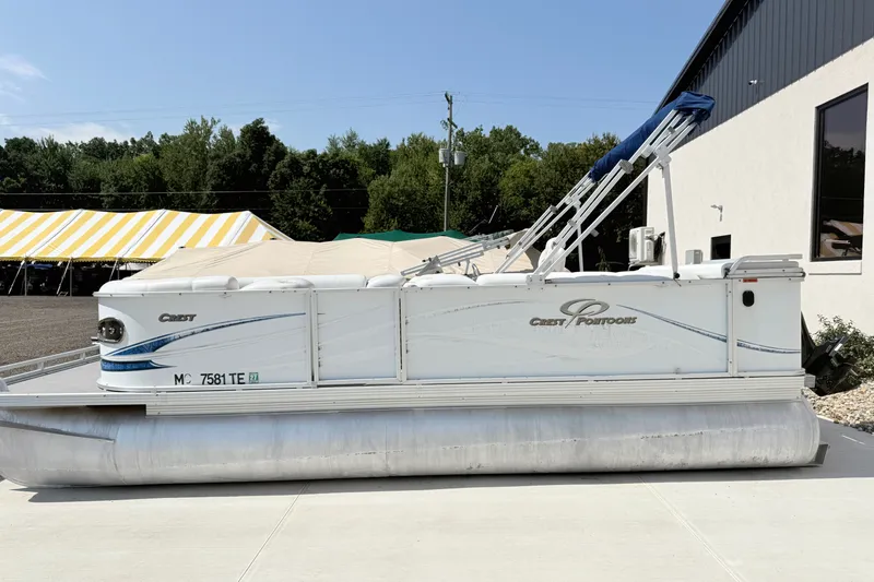 The Image of 2009 Crest 20 Caribbean pontoon boat parked outdoors on a sunny day. - 1