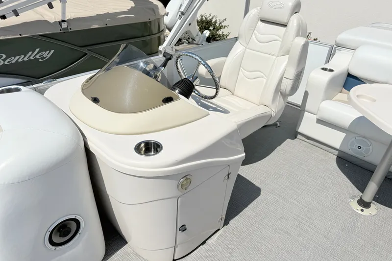 Slide: The Image of 2009 Crest 20 Caribbean boat interior with steering console and seating. - 5