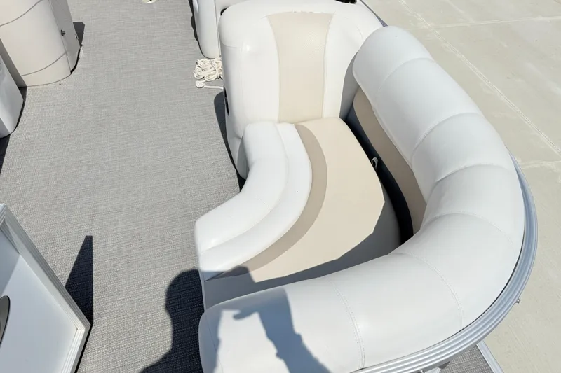 Slide: The Image of White and beige seating on 2009 Crest 20 Caribbean boat deck. - 3