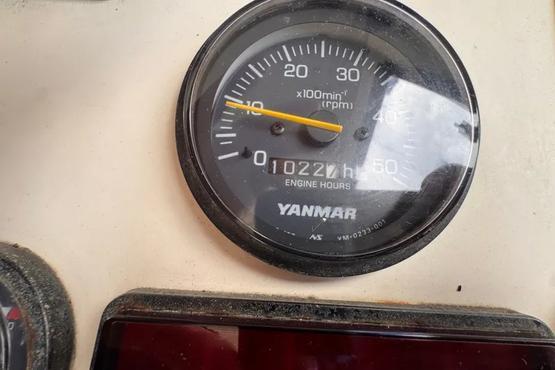 Slide: The Image of Yanmar engine hour meter showing 1022 hours on Atlas Boat Works Acadia 25, 2005 model. - 18