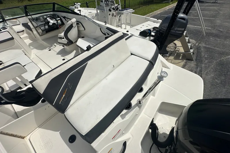 Slide: The Image of 2015 Sea Ray 21 SPX OB boat interior with seating and Yamaha outboard motor. - 14
