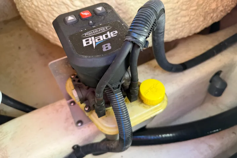 Slide: The Image of Power-Pole Blade 8 hydraulic system in a 2018 Yellowfin 21 Bay boat. - 26