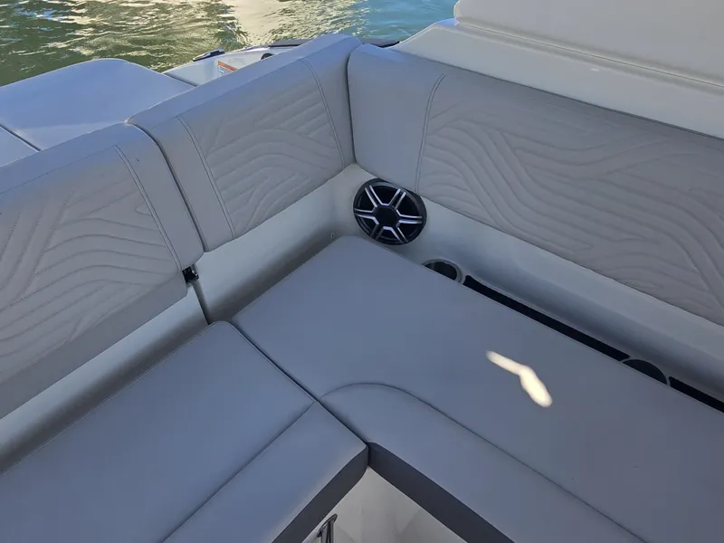Slide: The Image of Sea Ray SDX 250 Surf 2027 - 14