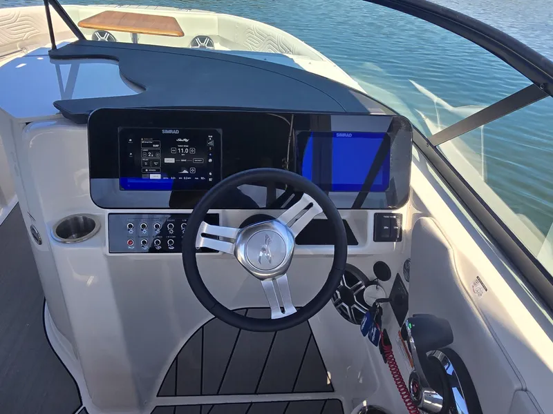 Slide: The Image of Sea Ray SDX 250 Surf 2027 - 21
