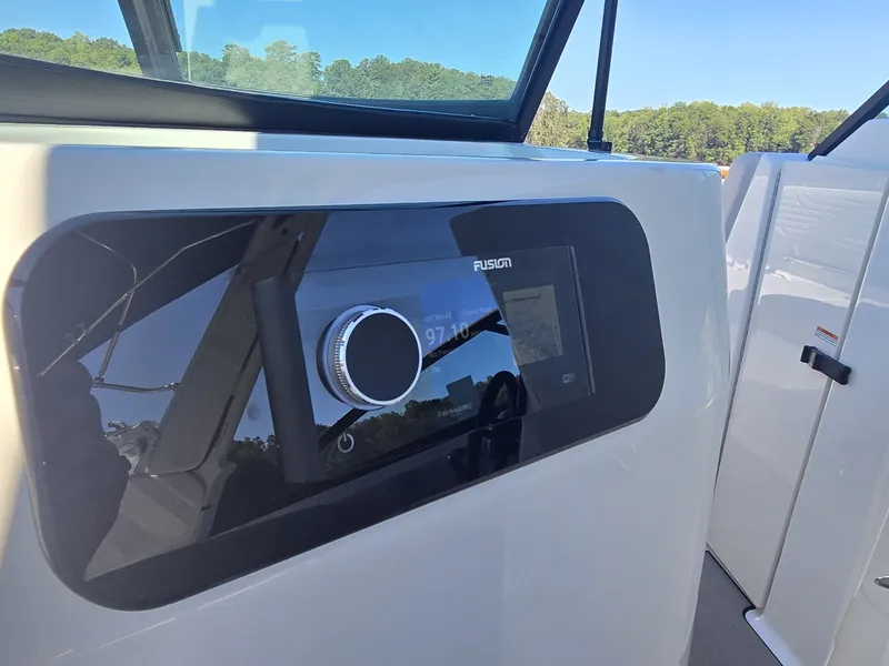 Slide: The Image of Sea Ray SDX 250 Surf 2027 - 32