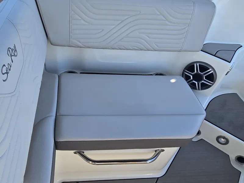 Slide: The Image of Sea Ray SDX 250 Surf 2027 - 17