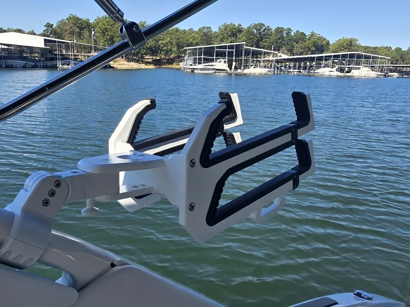 Slide: The Image of Sea Ray SDX 250 Surf 2027 - 23