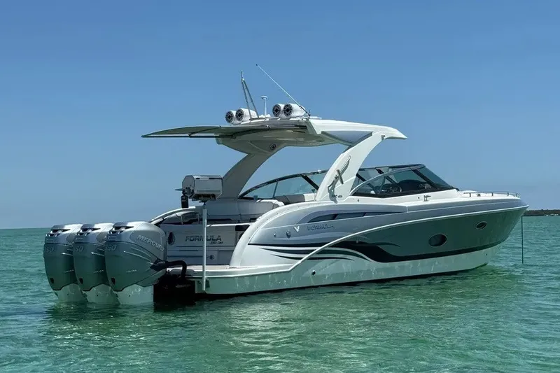 The Image of 2022 Formula 350 Crossover Bowrider in clear blue water, side view. - 3