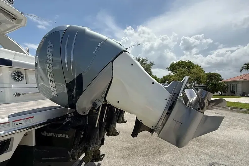 Slide: The Image of Outboard motor on 2022 Formula 350 Crossover Bowrider, featuring Mercury Verado engine. - 19