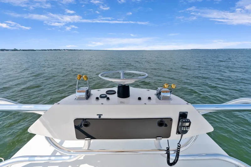 Slide: The Image of Helm of a 1995 Pursuit 3000 Offshore boat with ocean view. - 36