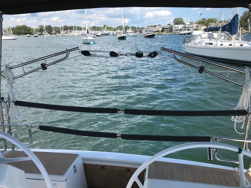 Slide: The Image of Blick vom Heck einer Hanse 458 auf das Wasser und andere Boote im Hafen. - 35