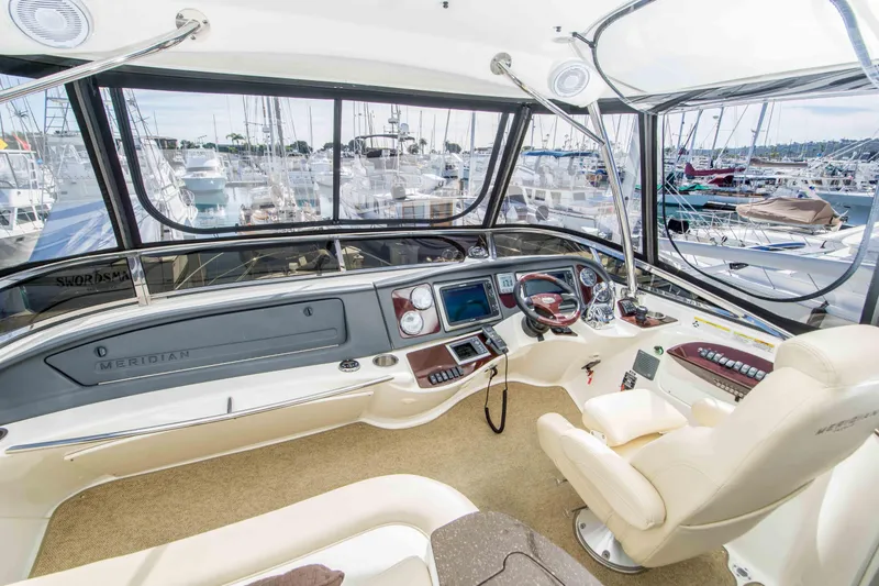 Slide: The Image of Meridian 441 Sedan 2013 - 25