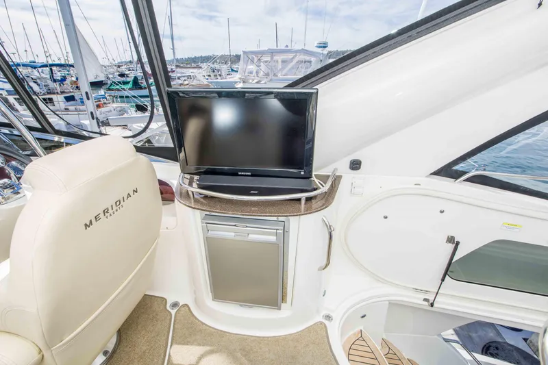 Slide: The Image of Meridian 441 Sedan 2013 - 30