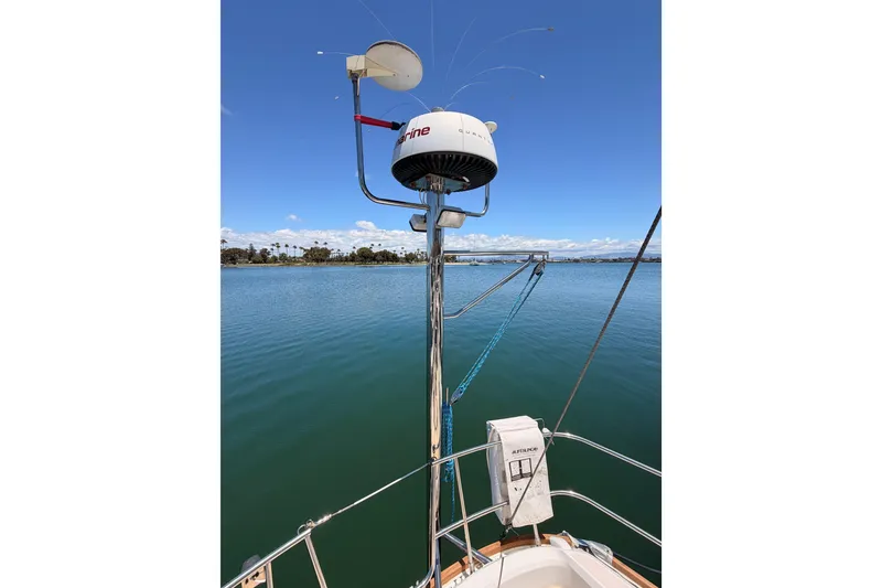 Slide: The Image of Radar equipment on a 2002 Sabre 362 sailboat against a clear blue sky and calm water. - 30