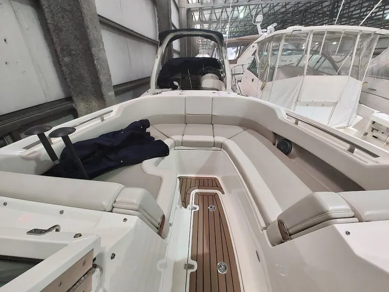 Slide: The Image of Boston Whaler 320 Vantage 2018 - 43