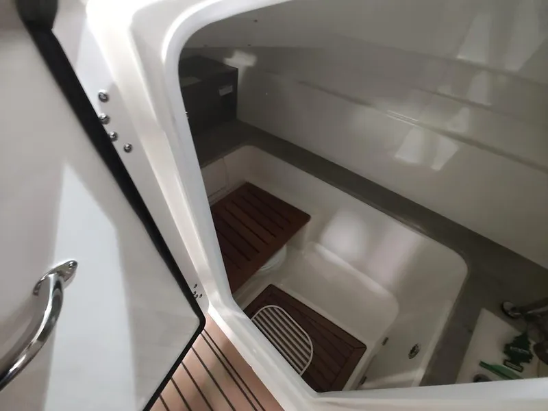 Slide: The Image of Boston Whaler 320 Vantage 2018 - 41