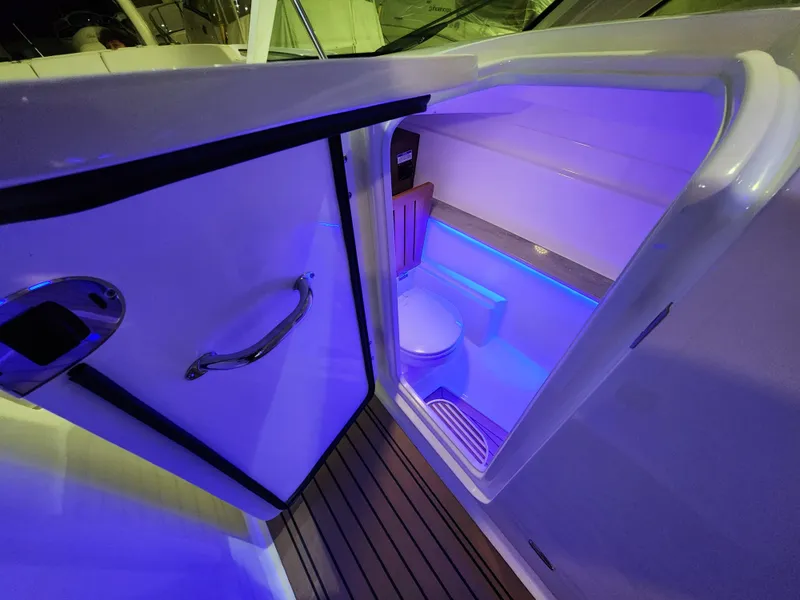 Slide: The Image of Boston Whaler 320 Vantage 2018 - 19