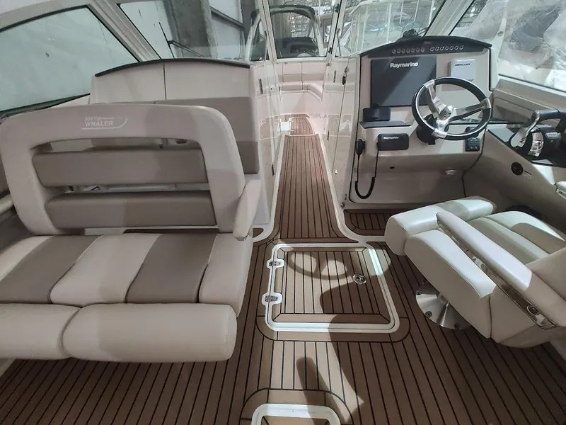 Slide: The Image of Boston Whaler 320 Vantage 2018 - 39