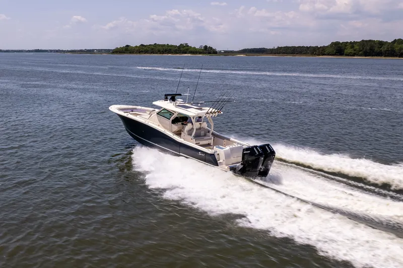 Slide: The Image of Scout 400 LXF 2025 - 75