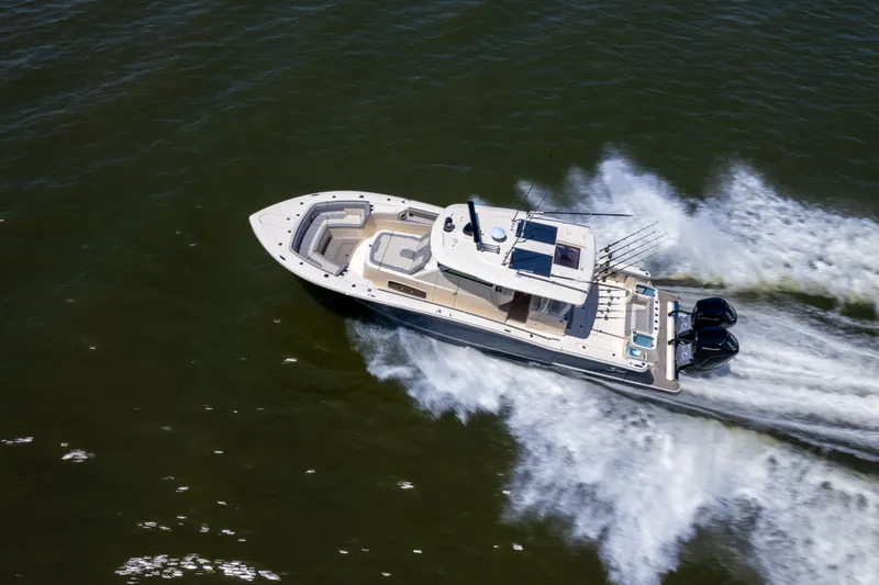 Slide: The Image of Scout 400 LXF 2025 - 82