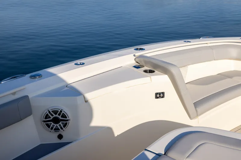 Slide: The Image of Scout 400 LXF 2025 - 5